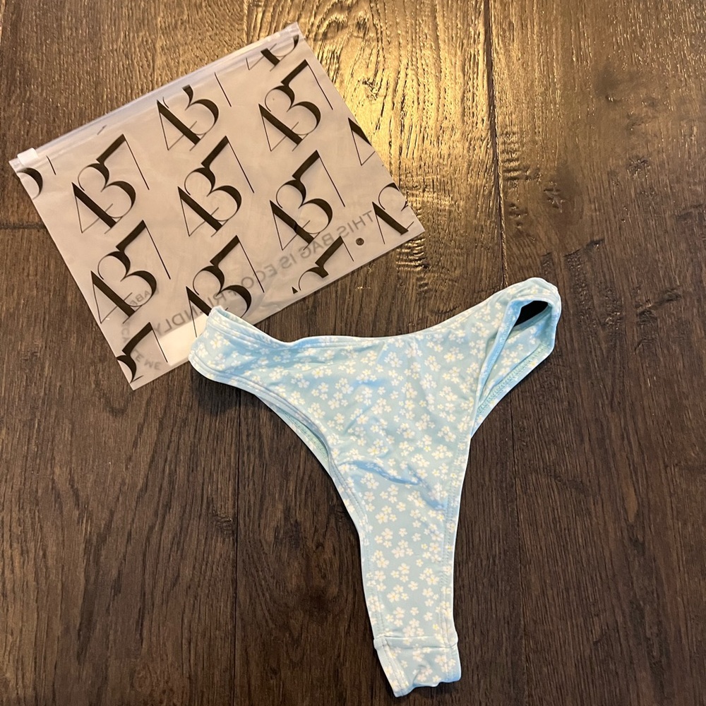 437 Daisy Bikini Bottom - Picture 2 of 4
